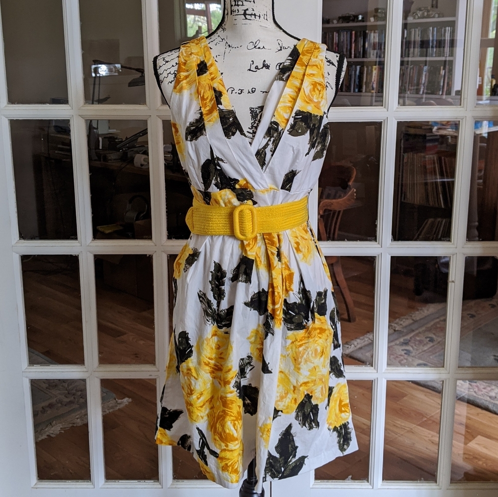 Covey P sun dress bold flowers wide belt size 10